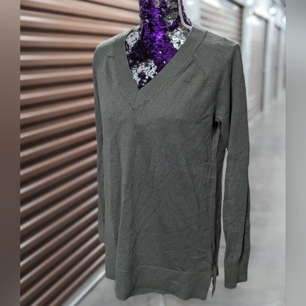 Banana Republic Preppy Quiet Luxury Gray V Neck Cotton Blend Sweater Size Small